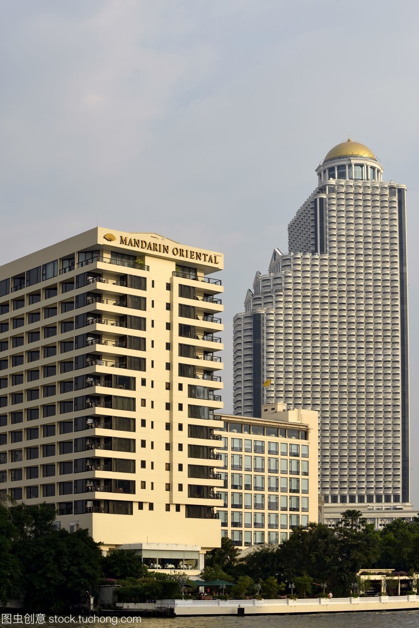 位于泰国曼谷湄南河的文华东方酒店和国家大厦